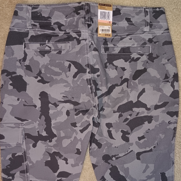 DKNY Jeans Ludlow Skinny Cargo Grey Camo Size 2 NWT - Picture 6 of 10